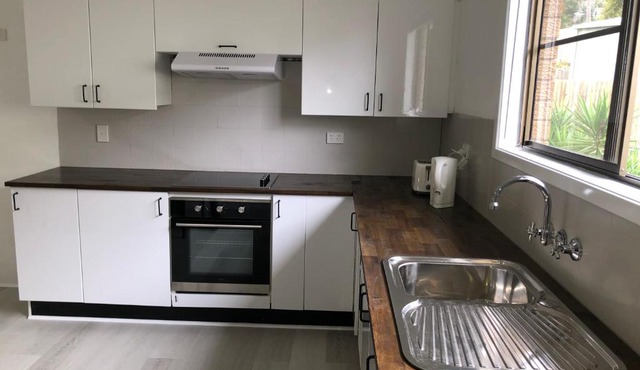 Airlie Getaway Unit 2