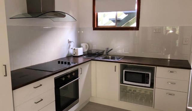 Airlie Getaway Unit 3