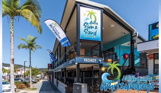 Airlie Sun & Sand # 3 Walk Everywhere!