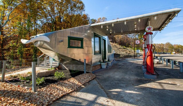 Airplane Filling Station -Unique Stay in Knoxville