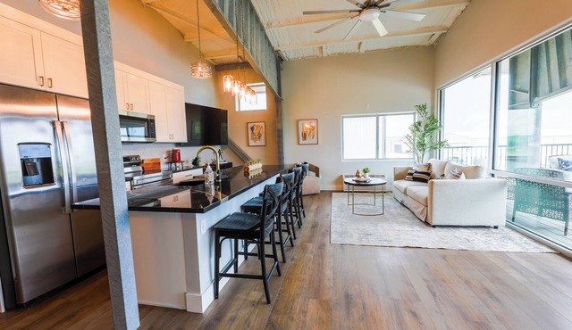 Airplane/Hanger Apartment 2 bedrooms 2 bathrooms #3