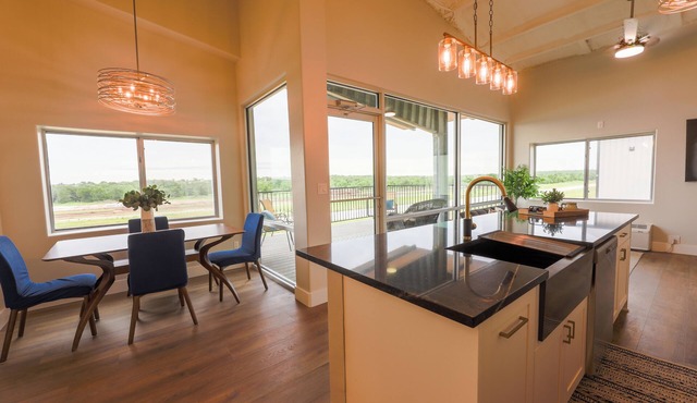 Airplane/Hanger Apartment 2 bedrooms 2bathrooms #4