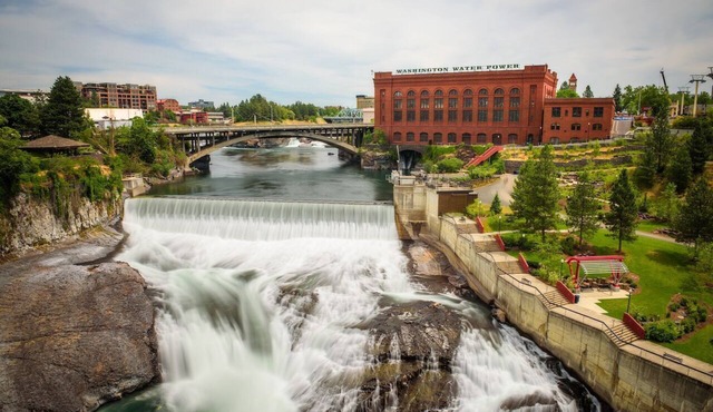 Airport 10 min Family-Friendly Home Quiet Neighborhood sleeps 6