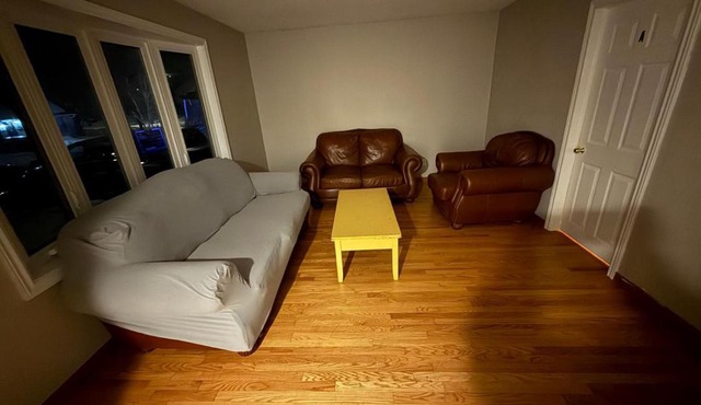 AIRPORT KITCHENER HOMESTAY-Near Conestoga College, Fairview Mall, Plaza- 24Hrs Checkin