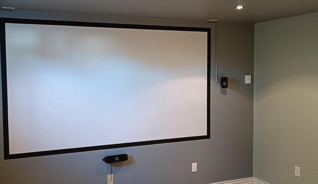 Airport Oasis: Cozy Retreat & Amenities