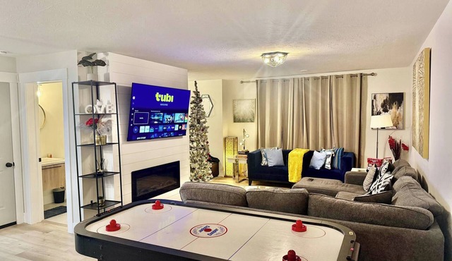Airport Urban Oasis 4BR Family Retreat Home