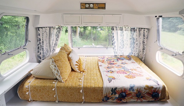 Airstream at Turkey Hill *2* Glamping in CTown!