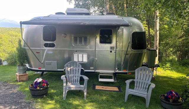 Airstream Bambi Camper in lovely neighborhood overlooking the Chugiak mountains