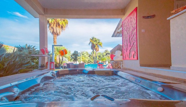 AirStream caravan with pool and Wi-Fi access