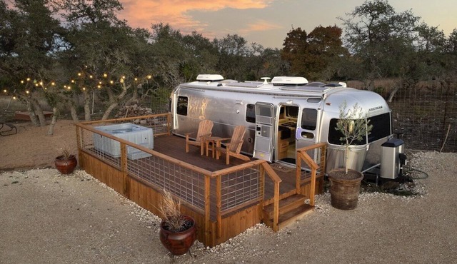 Airstream Getaway - Hot Tub & Fire Pit