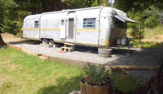 Airstream in the Redwoods, near River and Beaches w/Hot Tub, Wifi, privacy.