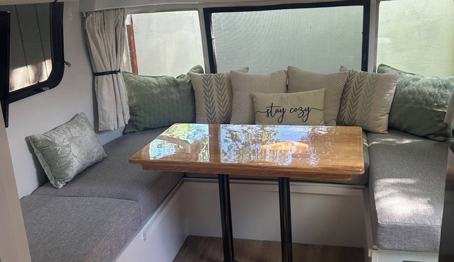 Airstream Oasis - Private yard & Close to River
