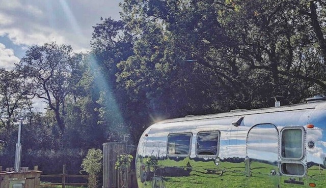 Airstream, vintage American caravan & Hottub