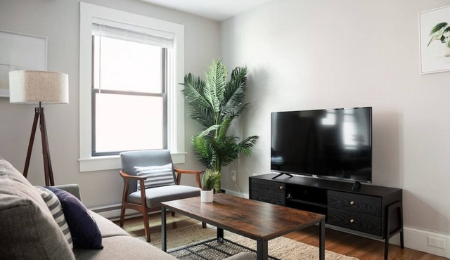 Airy 1BR Walkable to Everywhere in Boston | W+D
