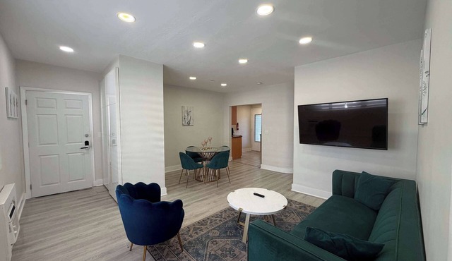 Airy 2BR in Bay Harbor Islands close to beach, shopping, and dining