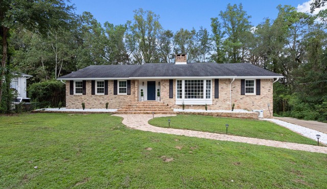 Airy 5br home w/pool, outdoor living, game room