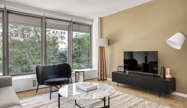 Airy Back Bay 1BR w/Gym, nr Copley Sq, by Blueground