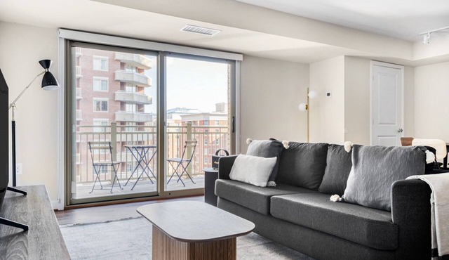 Airy Ballston 2BR w/Pool, W/D & Gym, walk to Bars & Metro, by Blueground