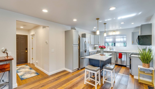 Airy Belleville Guest House with Deck!