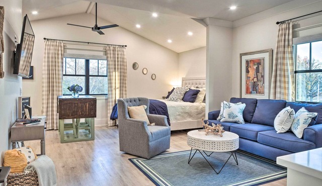 Airy Bentonville Studio < 1 Mile to City Square!