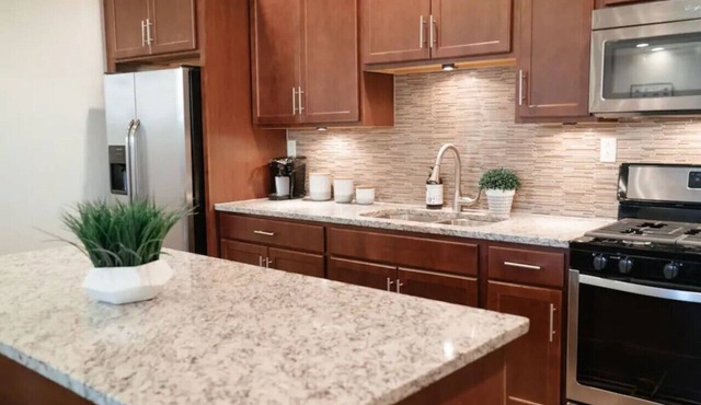 Airy & Clean 2BR Apt.+ Free Covered Garage Parking