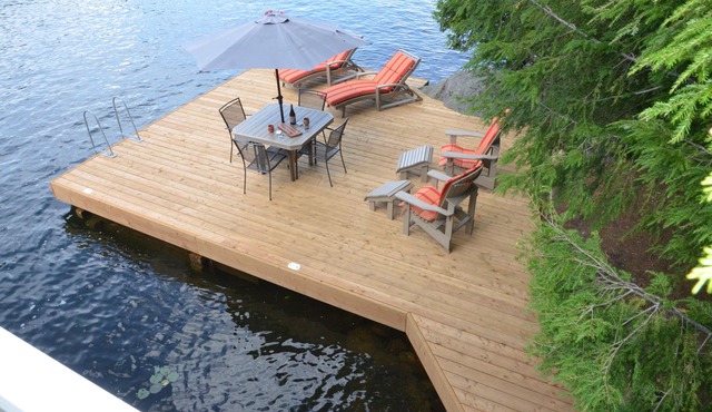 Airy Cottage, Boathouse, & Docks ~ Southwest Exposure in the Hub of Port Carling