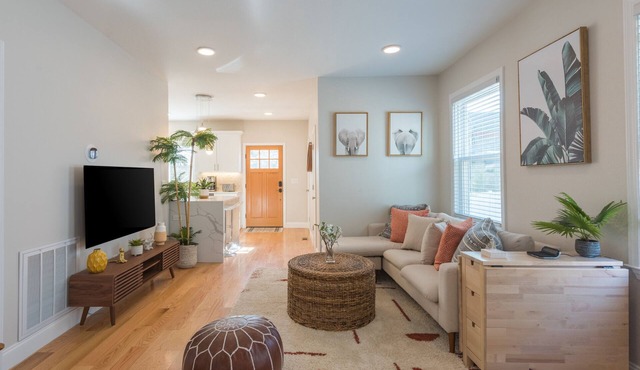 Airy Downtown 1BR w/Parking