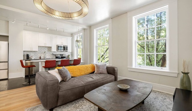 Airy, Elegant 1bd Apartment, Steps from Everything