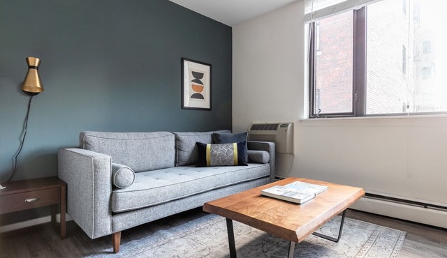 Airy Gold Coast Studio close to L, walk to Mariano Park, by Blueground