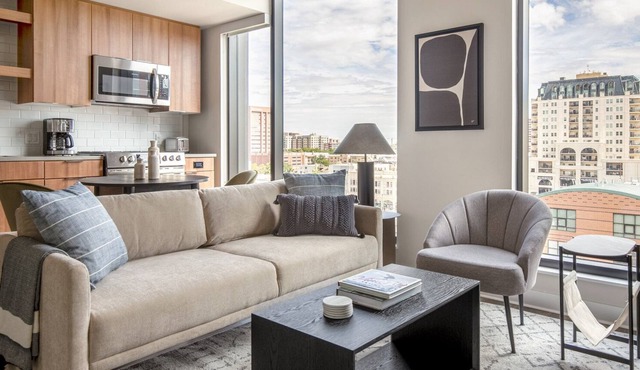 Airy Golden Triangle 1BR w/ Pool, Gym & W/D, next to Park, by Blueground