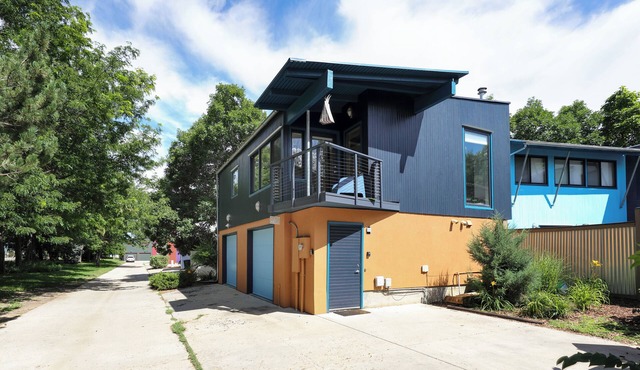 Airy Guesthouse - Walkable Neighborhood Coffe Shop/Restaurants/Bakery