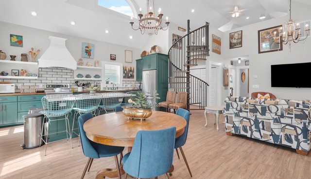 Airy Isle of Hope Coastal Cottage Near Marsh by Lucky Savannah