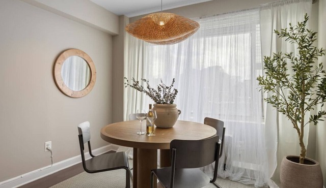 Airy King 1BR w/Queen Sleeper and Free parking