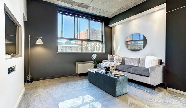 Airy Loft near Sainte-Catherine St.