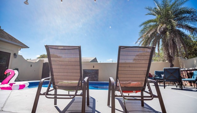 Airy Luxe+Sleeps 11+Pool+Game Room+Pool Table