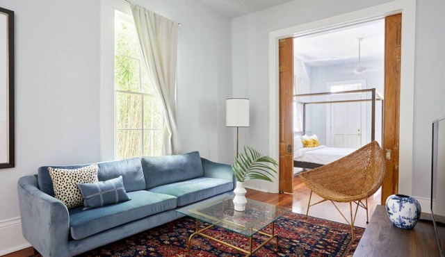 Airy Magazine St Apt, Walk to Shops & Restaurants