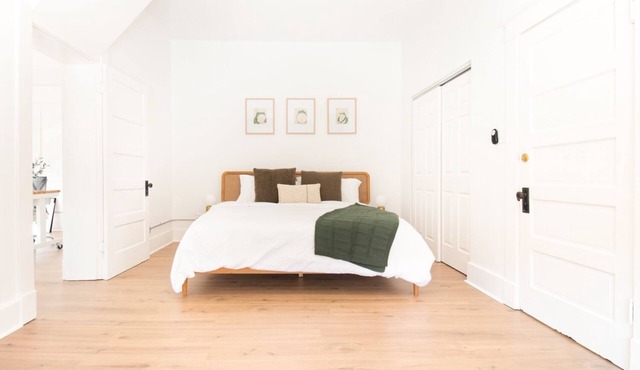 Airy Midcentury Loft Apartment in SoMa