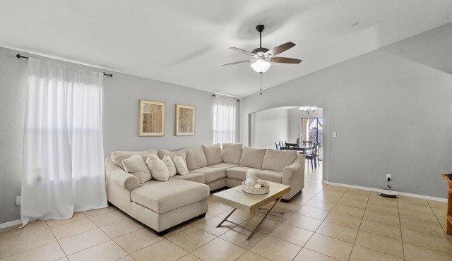 Airy, Open-Concept Home. Pet-Friendly!