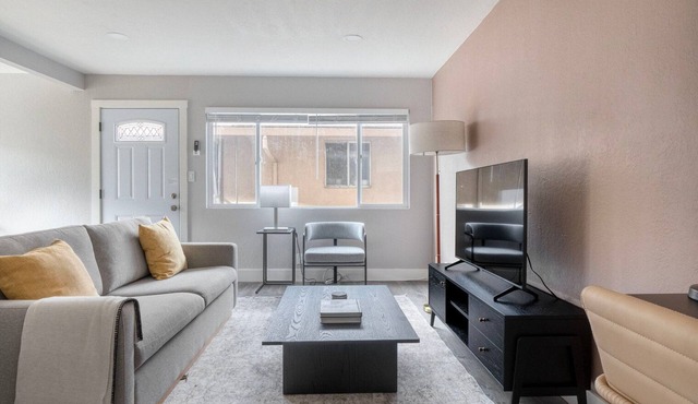 Airy Santa Clara 1BR w/Pool, Parking & A/C, nr Tech Hub, by Blueground