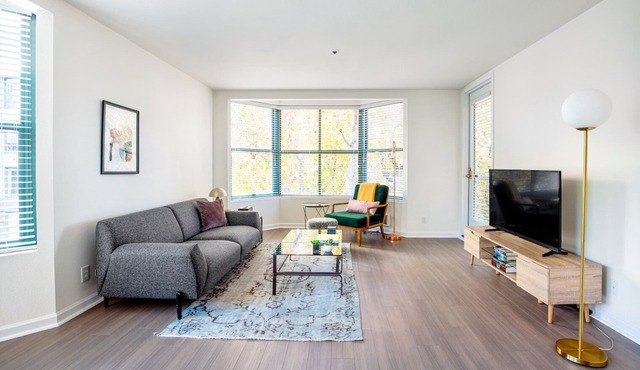 Airy South Beach 1BR w/Pool, Gym, Shops + Dining Onsite, by Blueground