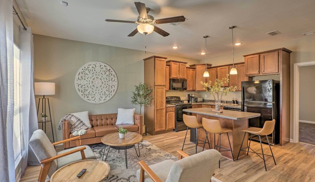 Airy Tallahassee Condo ~ 5 Mi to Downtown!