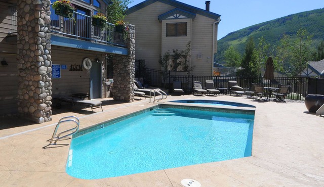 Airy Townhome in Vail w/Beautiful Views, Modern Decor, Short Drive to Slopes