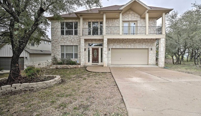 Airy Villa in Austin w/Badminton/Volleyball Court