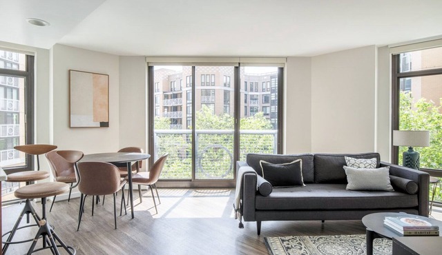 Airy Virginia Square 2BR w/Gym, W/D & Pool, nr Nightlife, by Blueground