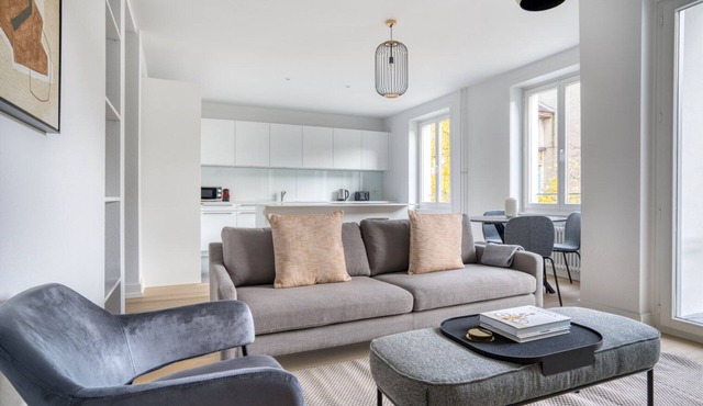 Airy Vorstädte 3.5 Room w/W/D & Storage, 2 min to Market, by Blueground