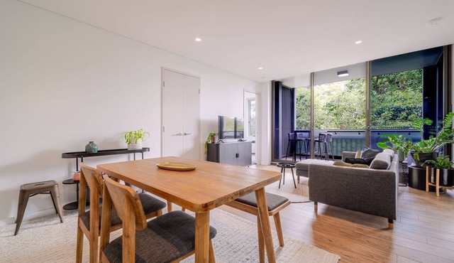 Airy Waterloo Apartment with Pool & Gym Access