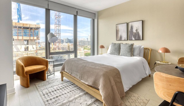 Airy West Loop Studio w/Gym & Coworking, nr UIC, by Blueground