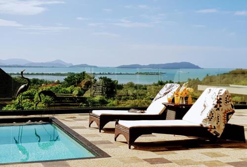 Aislinn Seaview Villa in Nature