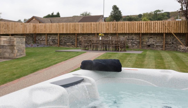 Aitken House - sleeps 10 guests in 5 bedrooms