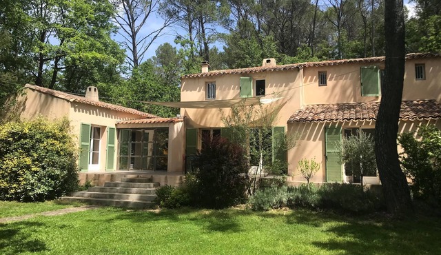 Aix-en-Provence, Charming, 200 m2, Infinity Pool and Large Garden
